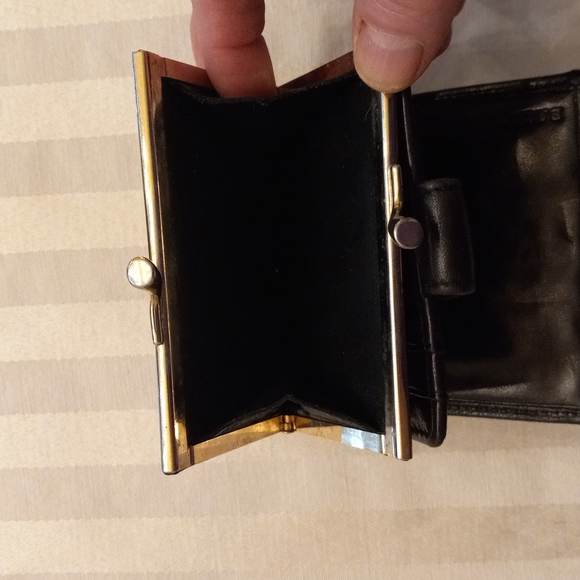 Bally Women's Leather Wallet - Picture 8 of 10